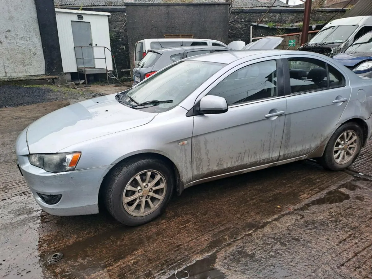 12 Mitsubishi Lancer 1.8 dsl breaking for parts - Image 3