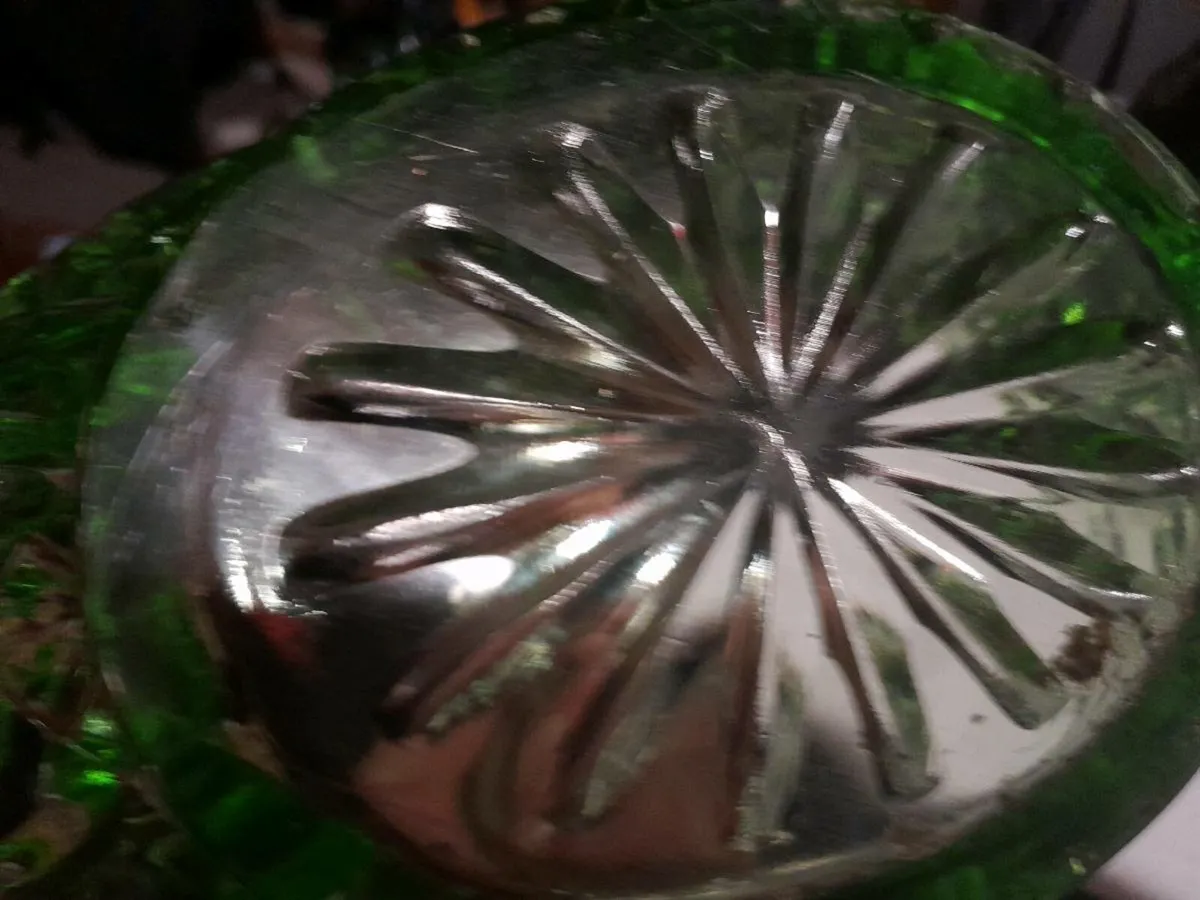 Heavy pressed glass basket 25cm - Image 3