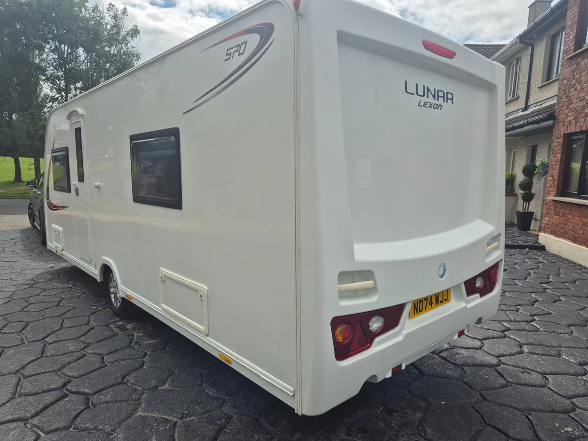 2018  Lunar  Lexon  570  Fixed   Single Beds - Image 4