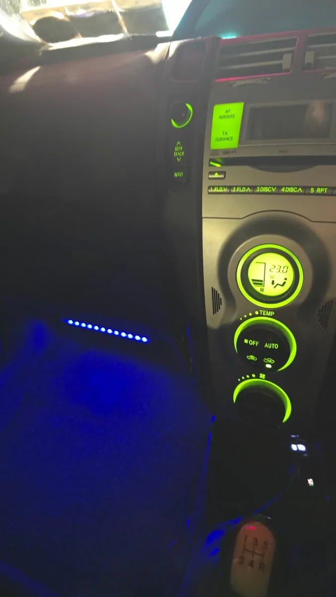 Toyota Yaris 2006 - Image 2