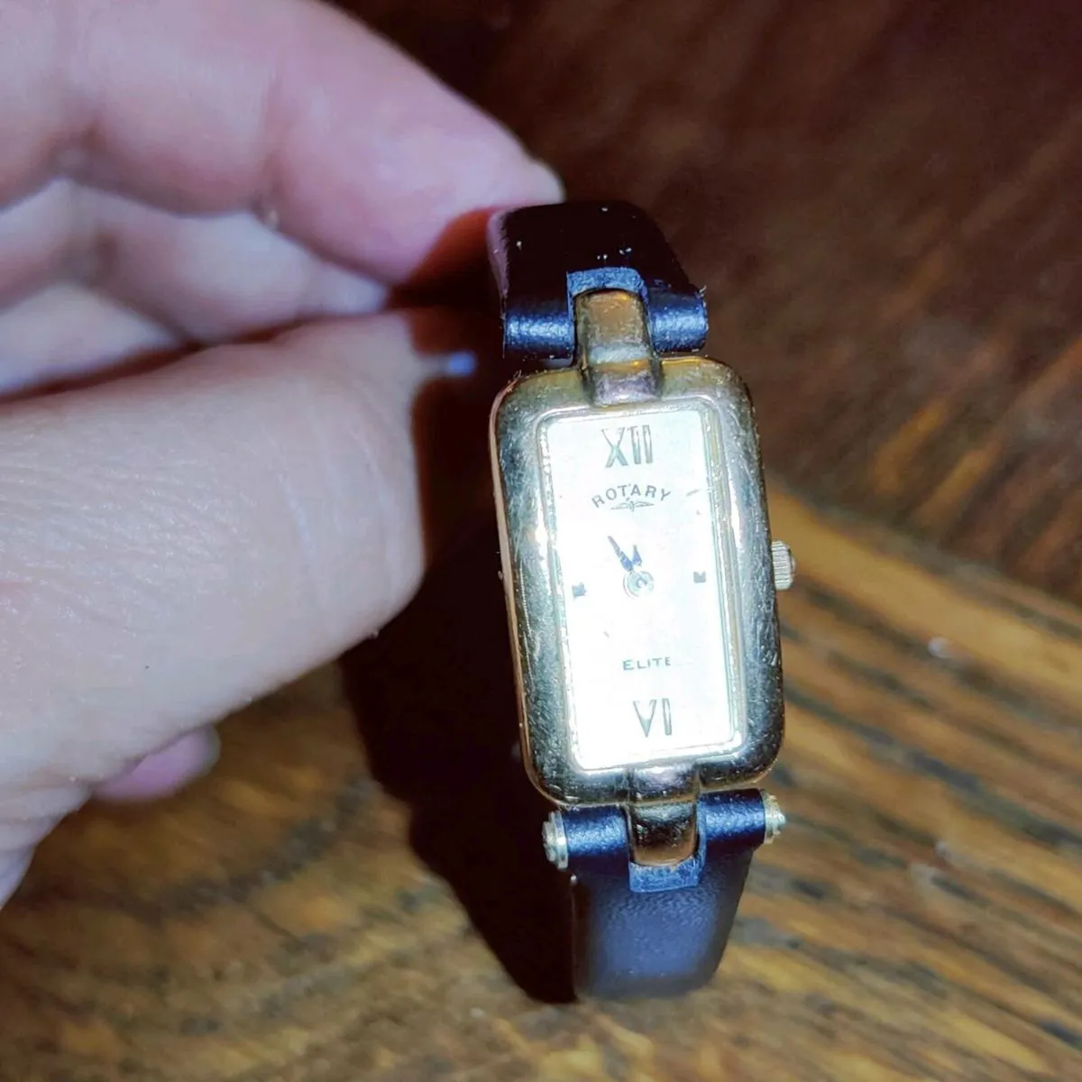 NEW ROTARY OBLONG, 9CT Gold 7/12"Long Watch ! - Image 1