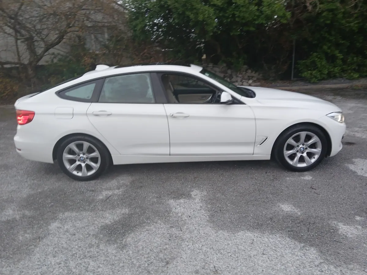 BMW GT 3-Series 2014 white - Image 1