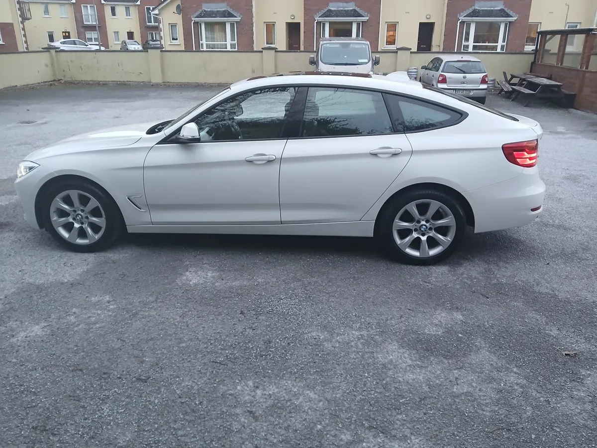 BMW GT 3-Series 2014 white - Image 2