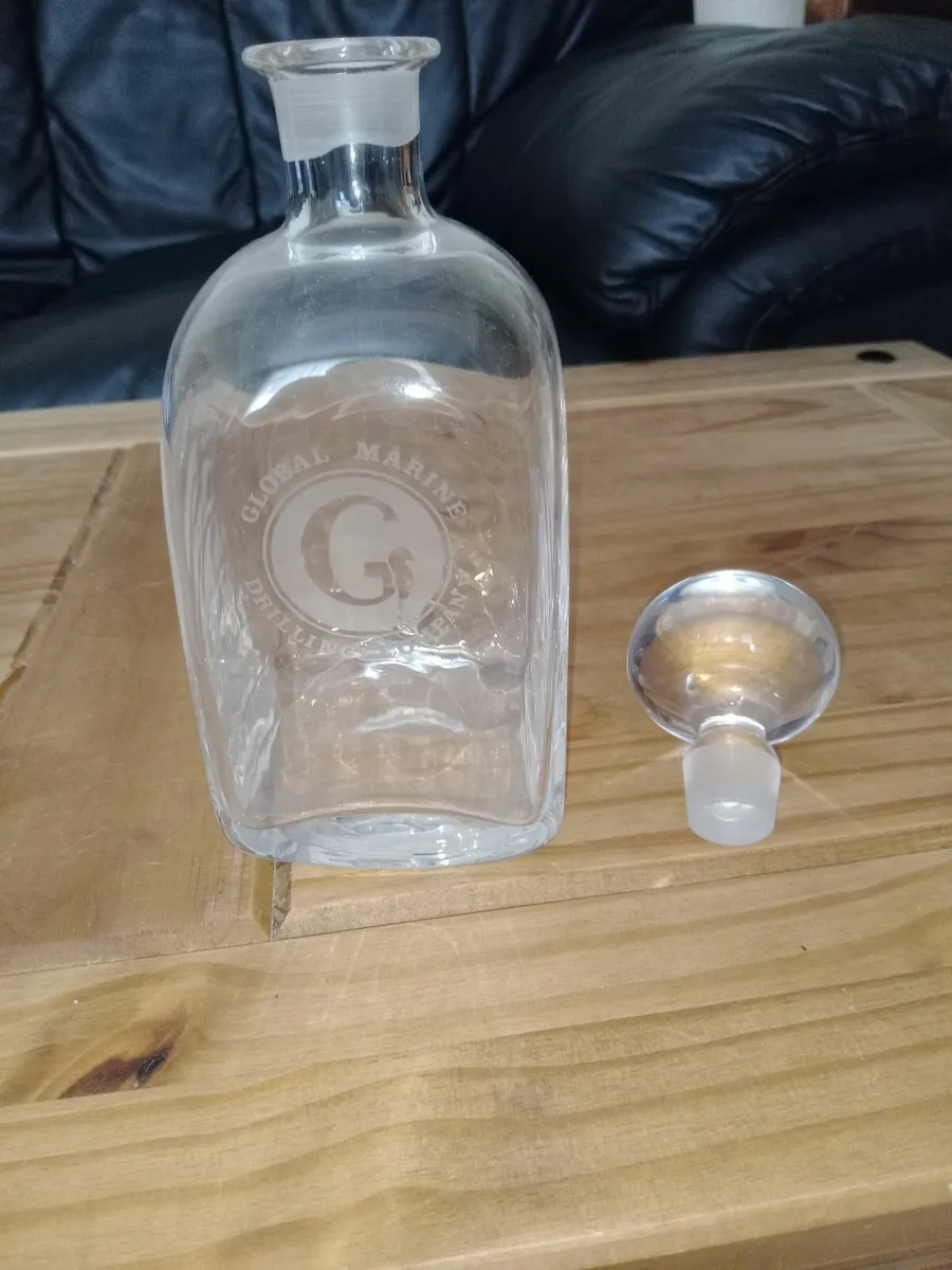 Unused heavy whiskey decanter - Image 1