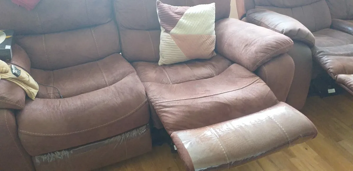 2 seater recliner soaf - Image 1