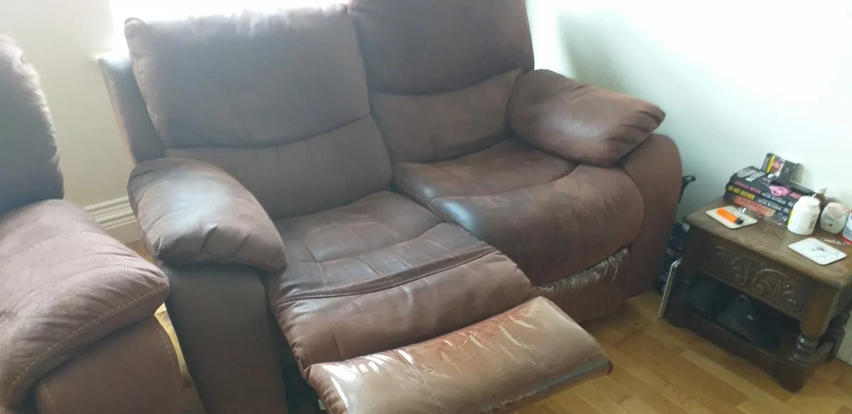 2 seater recliner soaf - Image 3