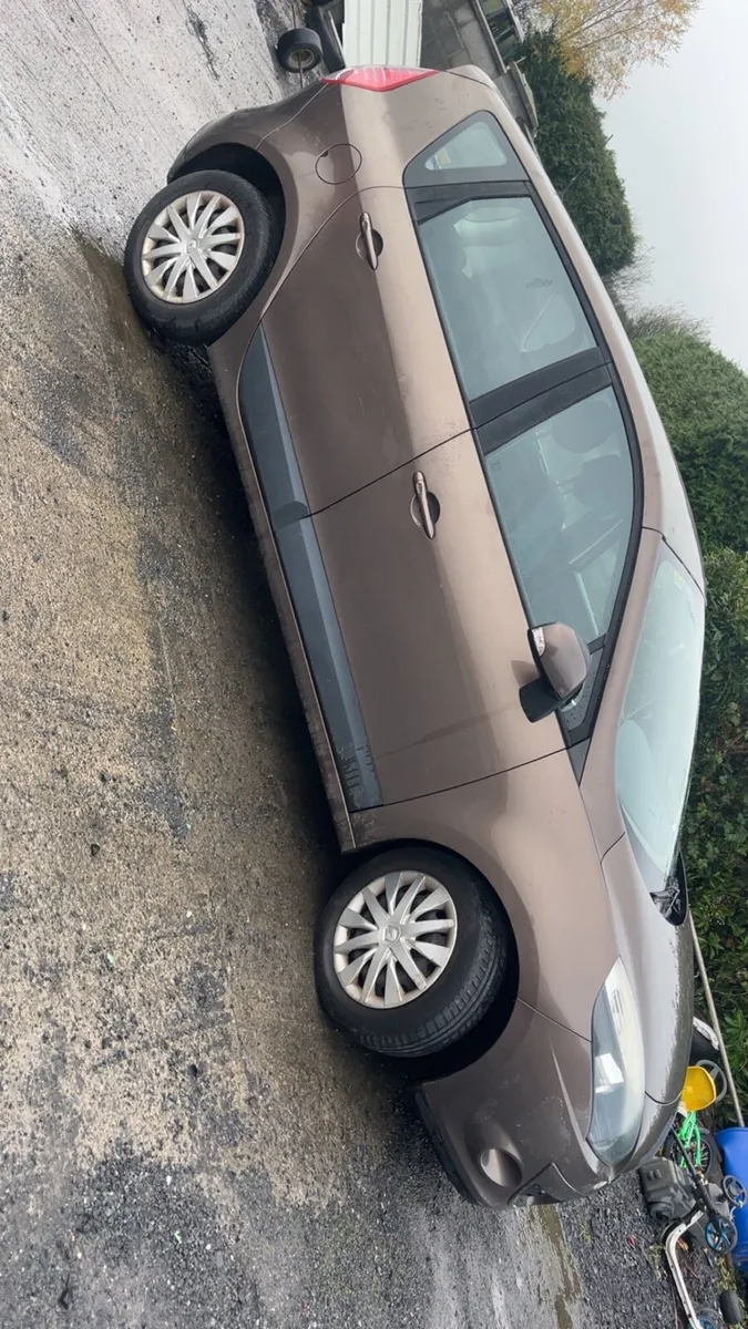 2011 Renault scenic - Image 1