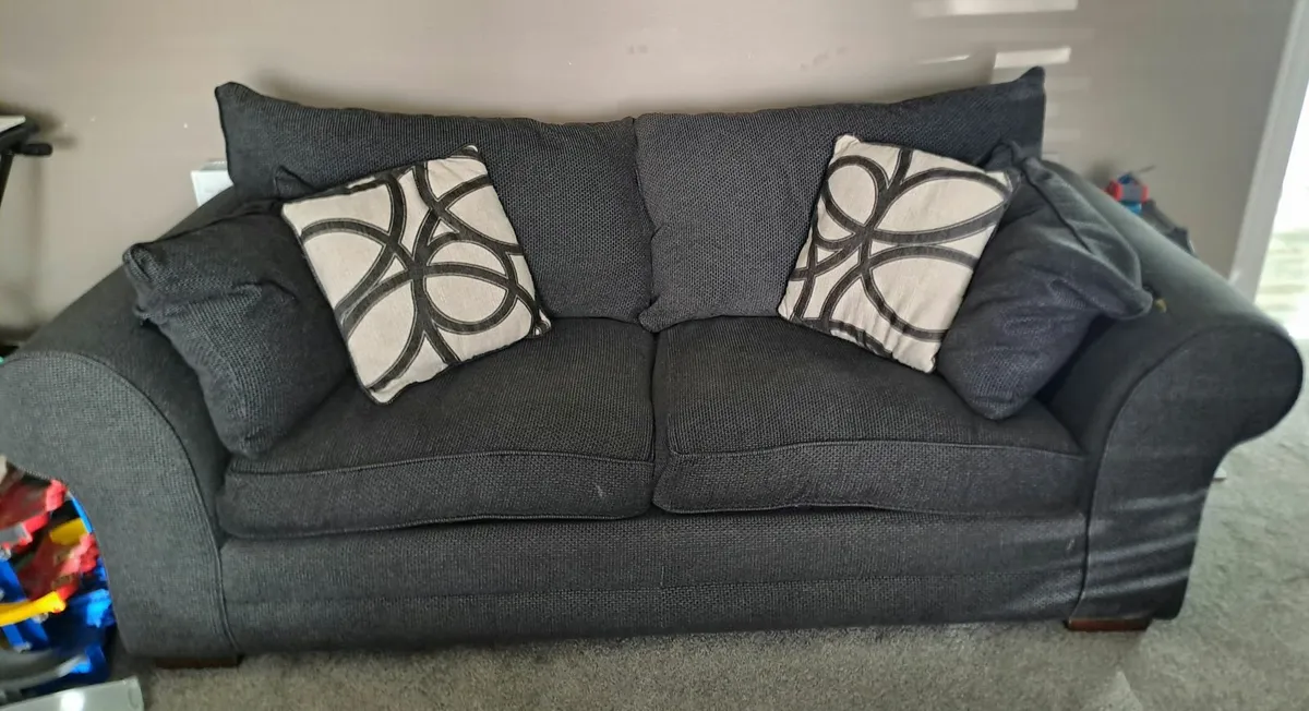 3 seater couch and L shaped couch - Image 1