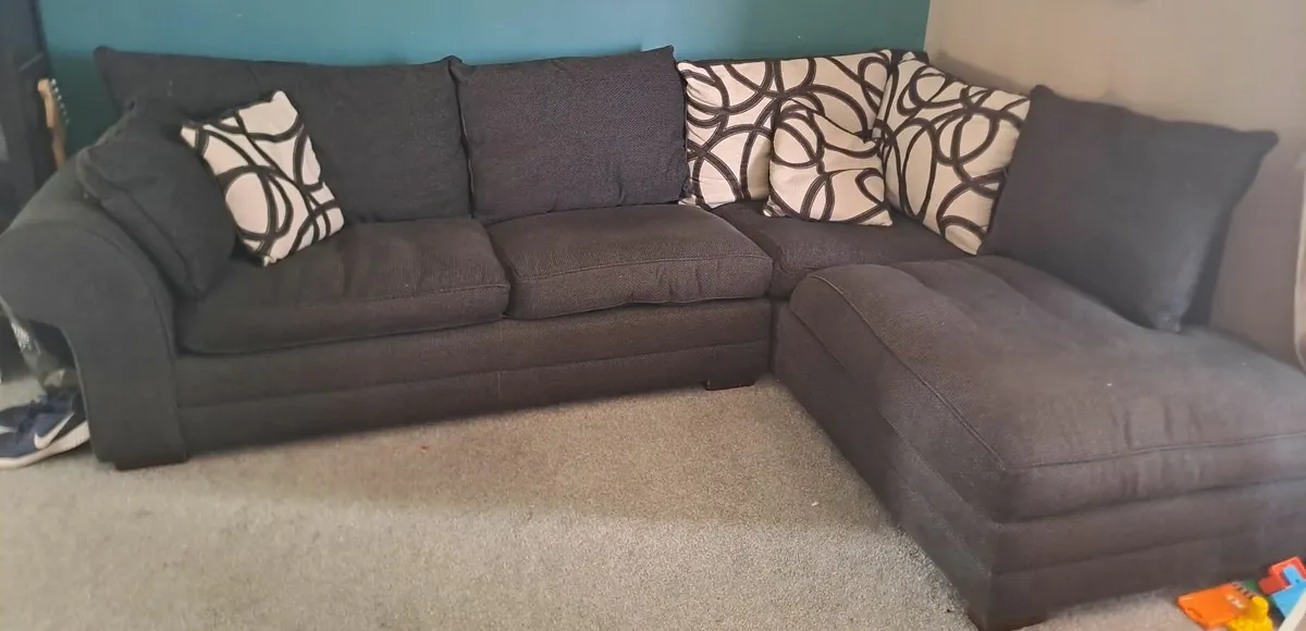 3 seater couch and L shaped couch - Image 2