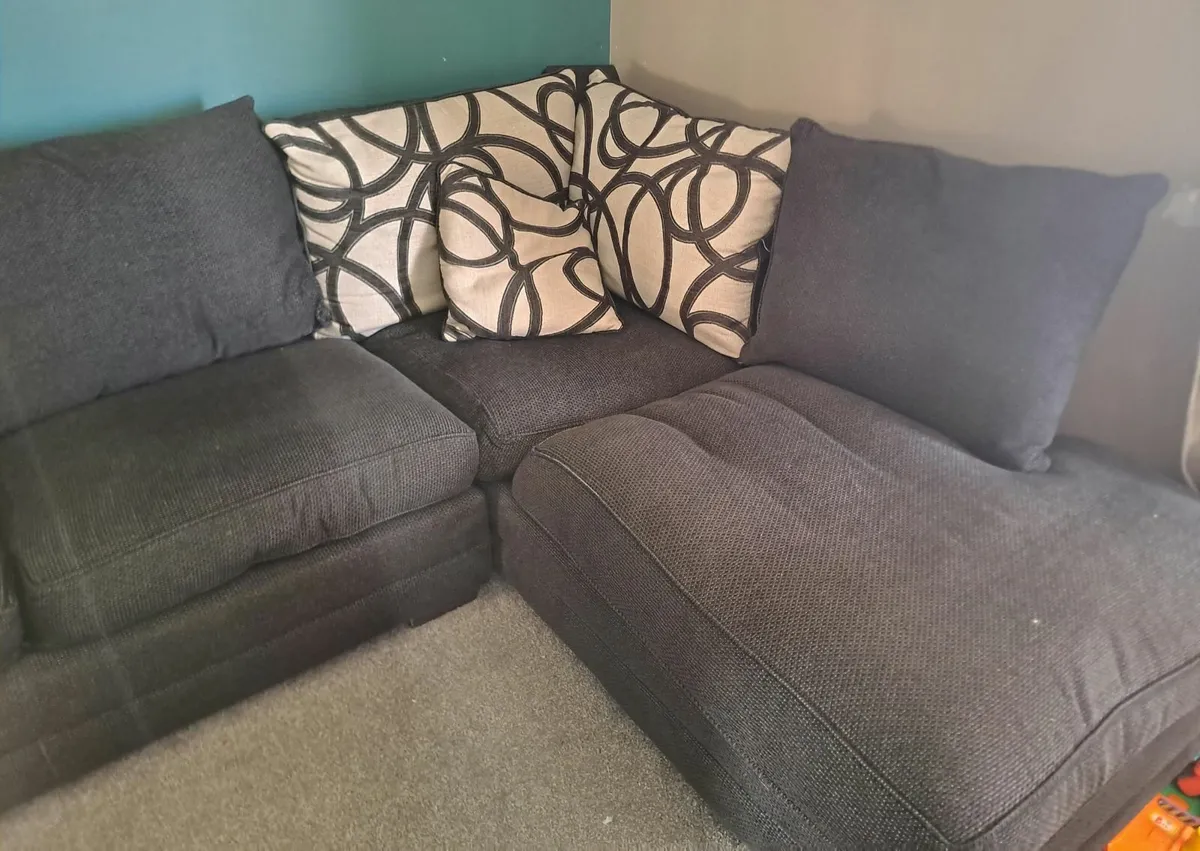3 seater couch and L shaped couch - Image 3