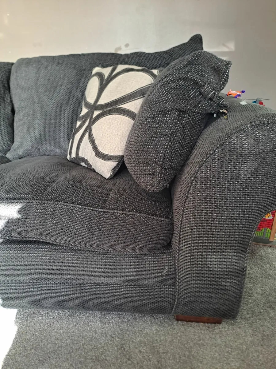 3 seater couch and L shaped couch - Image 4