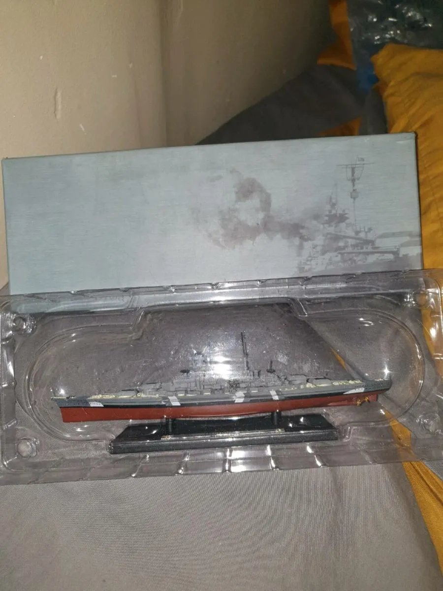 ATLAS DEAGOSTINI  BISMARK WAR SHIP - Image 1