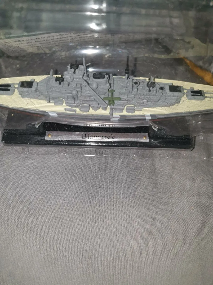 ATLAS DEAGOSTINI  BISMARK WAR SHIP - Image 2