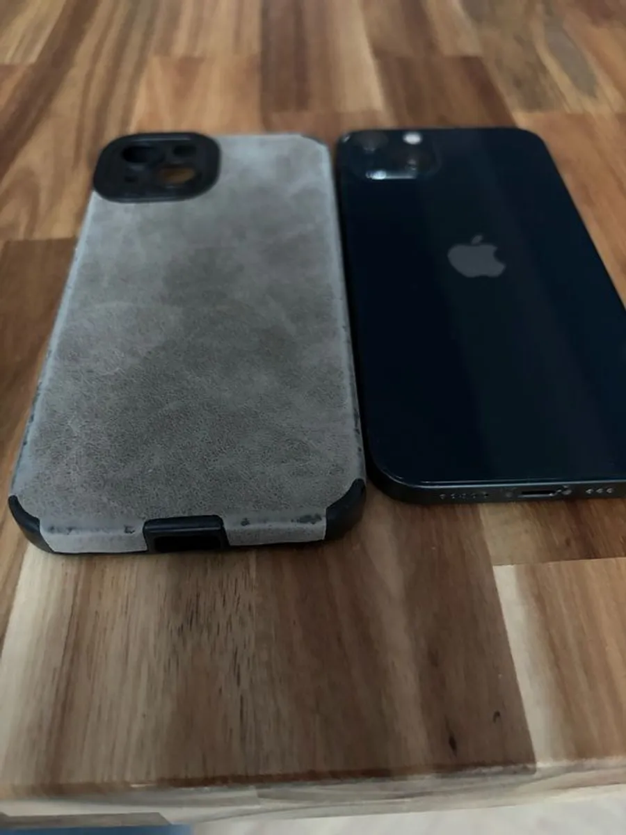 iPhone 13 - Image 4