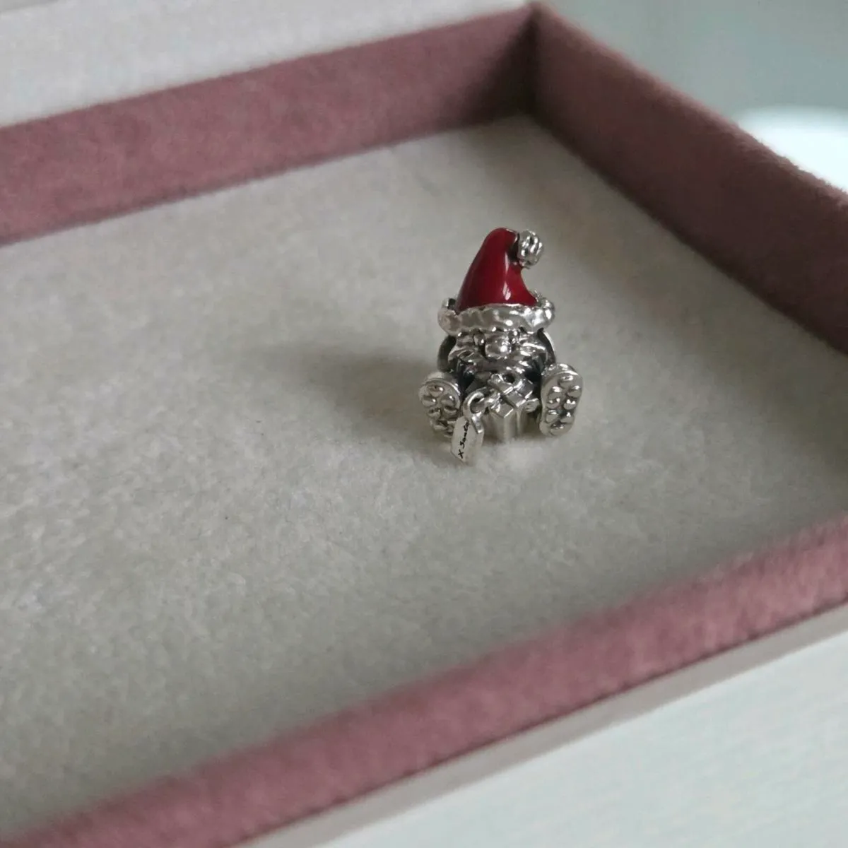 Pandora seated Santa Claus present charm bead gift - Image 1