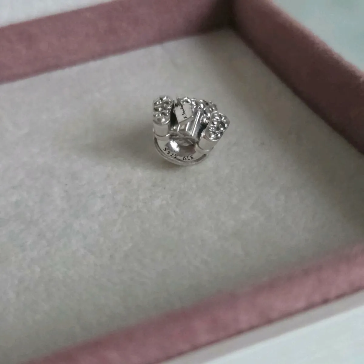 Pandora seated Santa Claus present charm bead gift - Image 2