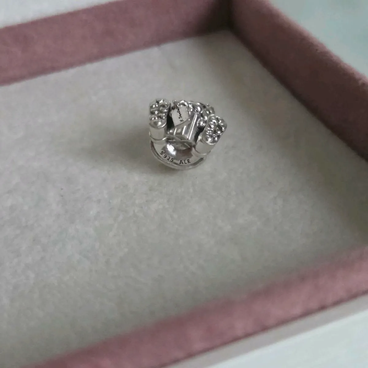 Pandora seated Santa Claus present charm bead gift - Image 3