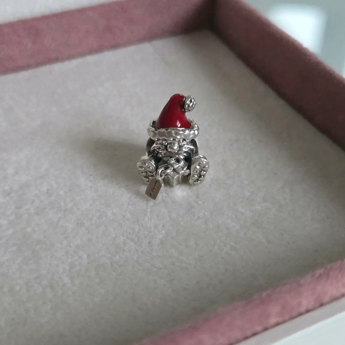 Pandora seated Santa Claus present charm bead gift - Image 4