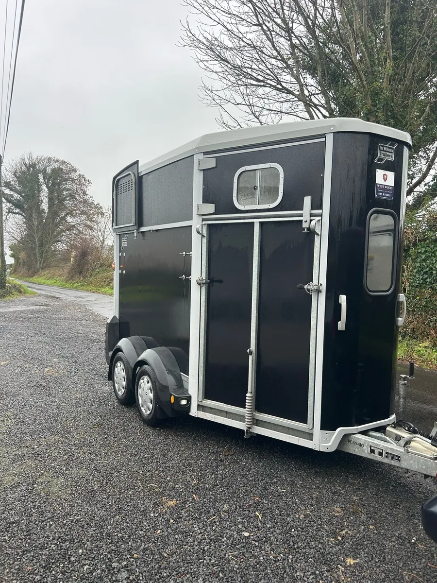 Horse box - Image 1
