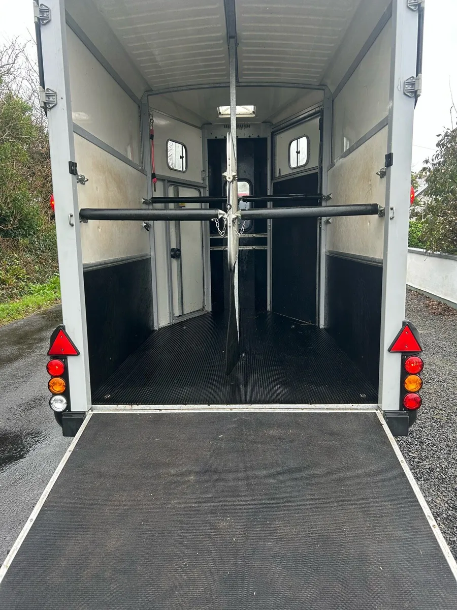 Horse box - Image 2