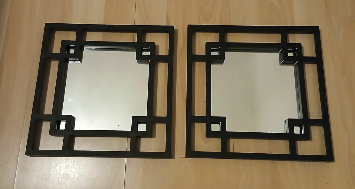 2 small mirrors