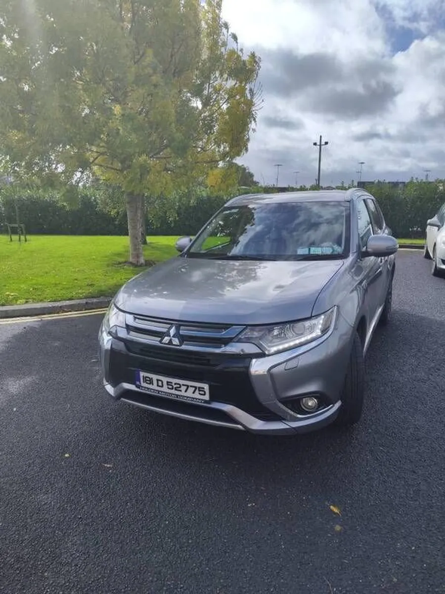 2018 Mitsubishi Outlander phev - Image 2