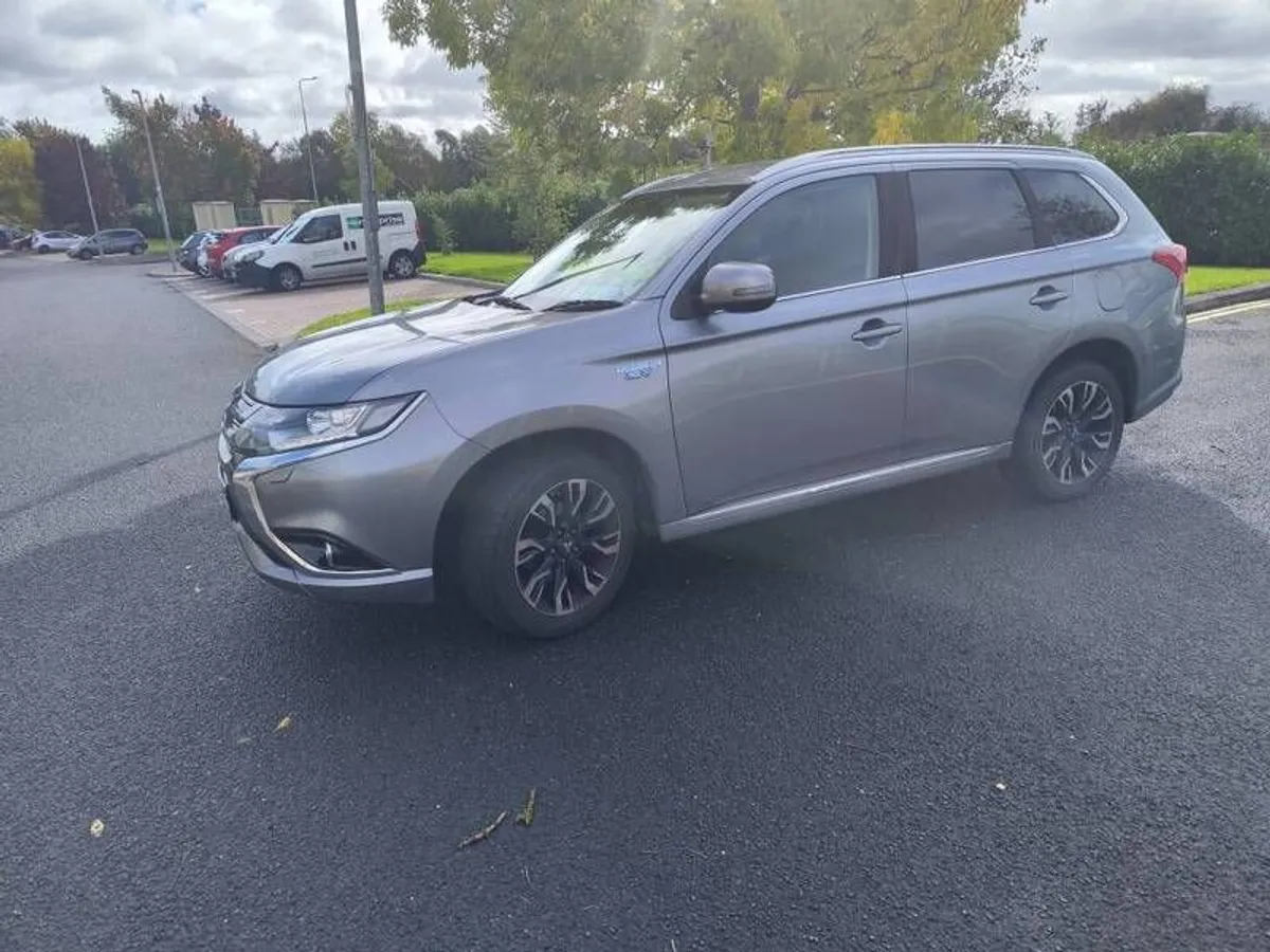 2018 Mitsubishi Outlander phev - Image 3