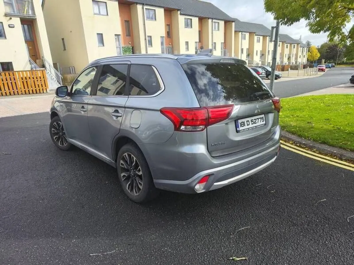 2018 Mitsubishi Outlander phev - Image 4