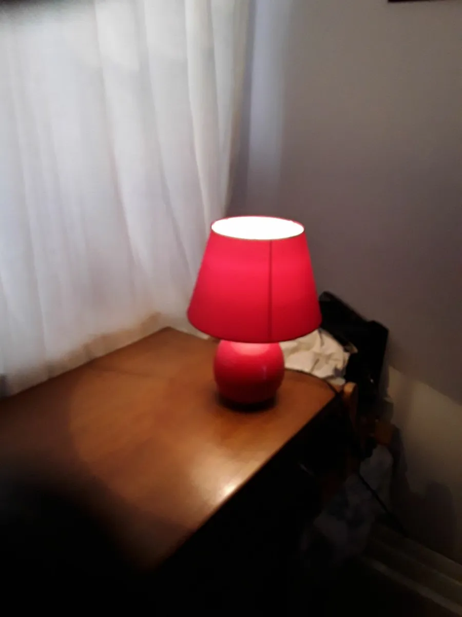 Lovely deep red table lamp as new - Image 1
