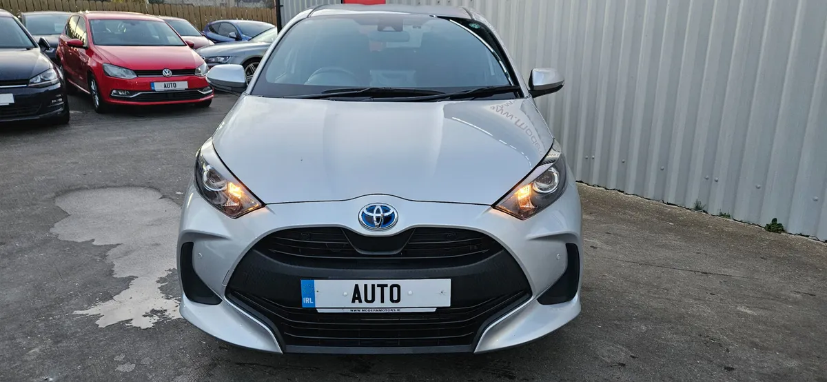 Toyota Yaris hybrid/petrol 1.5 automatic new model - Image 4