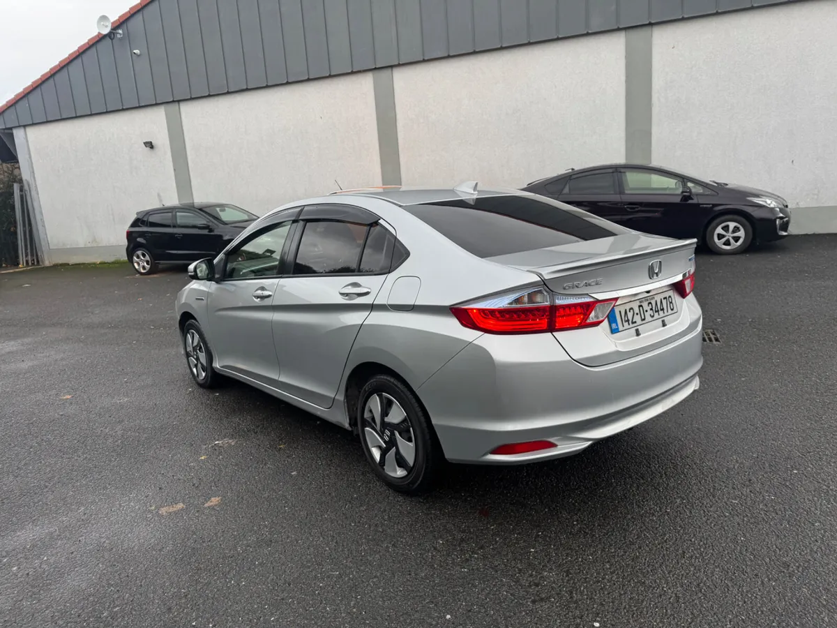 Honda Grace 2014 Automatic 1.5  Hybrid 50km - Image 4