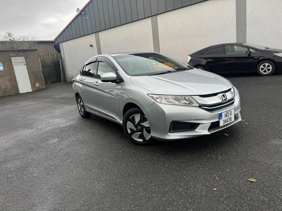 Honda Grace 2014 Automatic 1.5  Hybrid 50km - Image 2