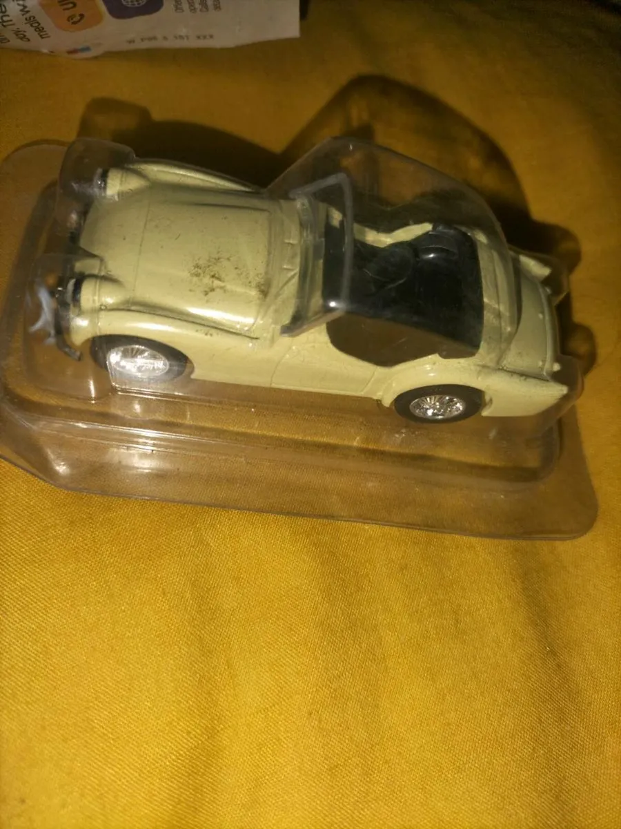 RARE .. CORGI.. TRIUMPH... TR3A. DIE. CAST - Image 2
