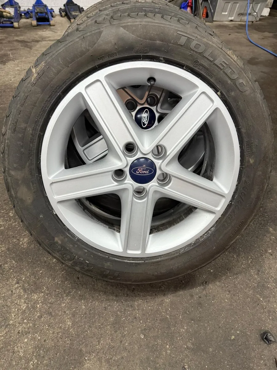 Ford Focus Alloy Wheels & Tyres 205 / 55 R16 - Image 1