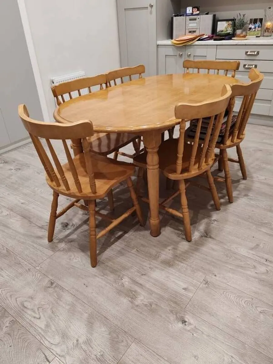 kitchen table and chairs - Image 1