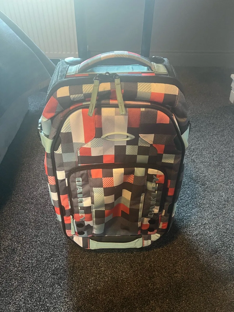 Oakley suit case - Image 2