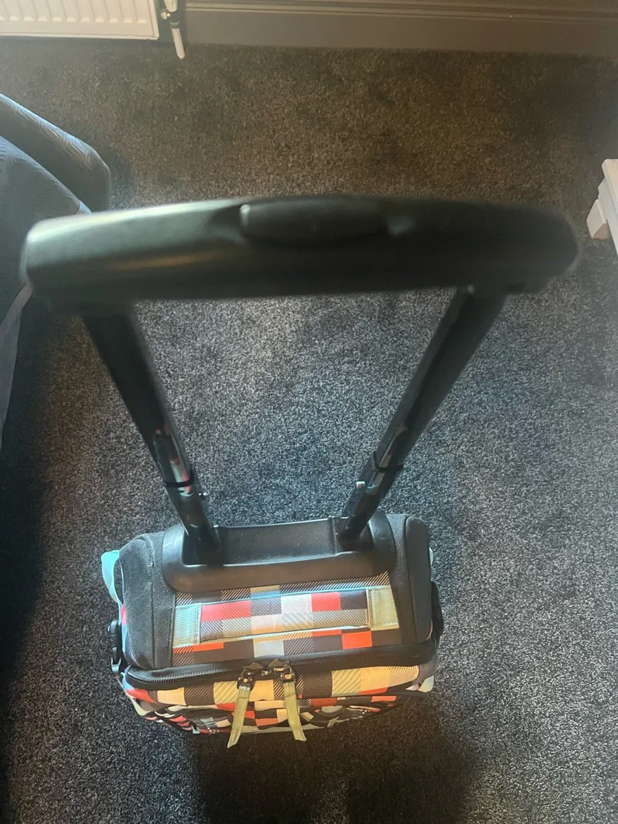 Oakley suit case - Image 4