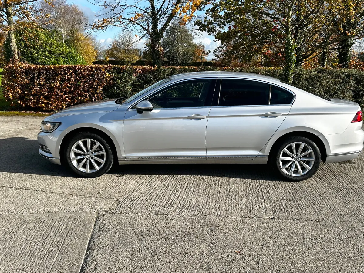 Volkswagen Passat 2016 - Image 2