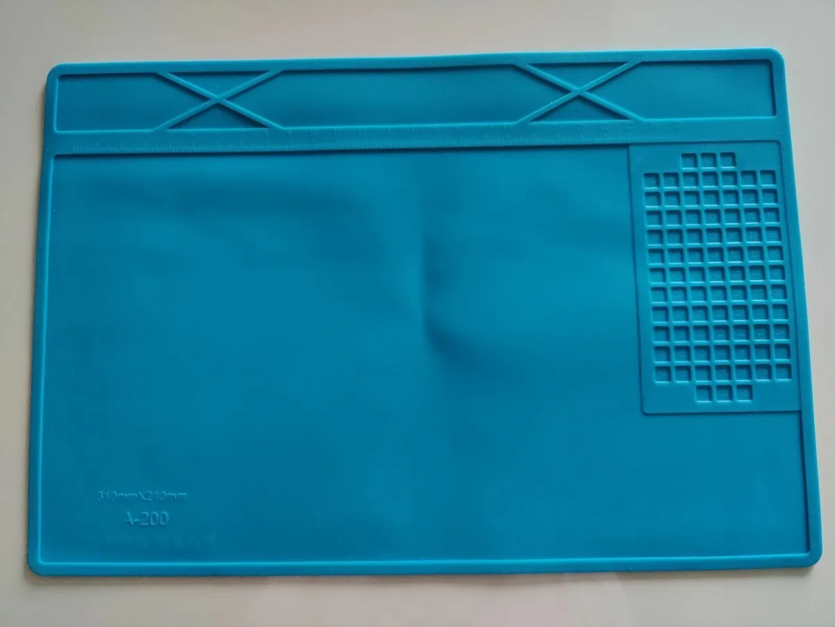 HEAT RESISTANT SOLDERING MAT - Image 1