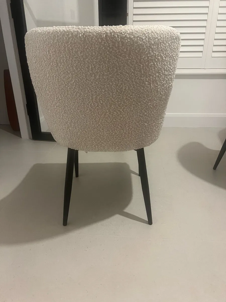 Set of boucle chairs - Image 2