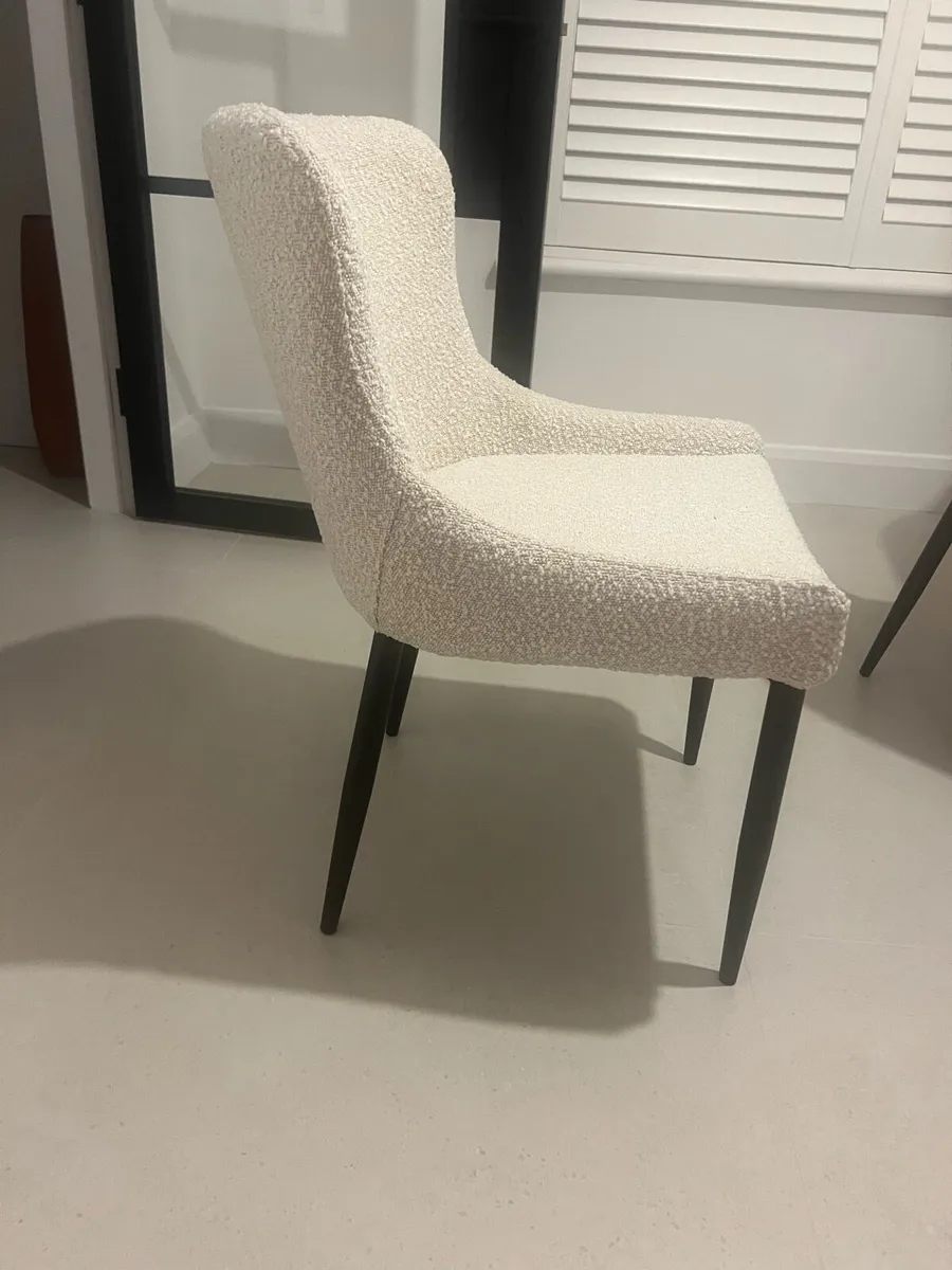 Set of boucle chairs - Image 3