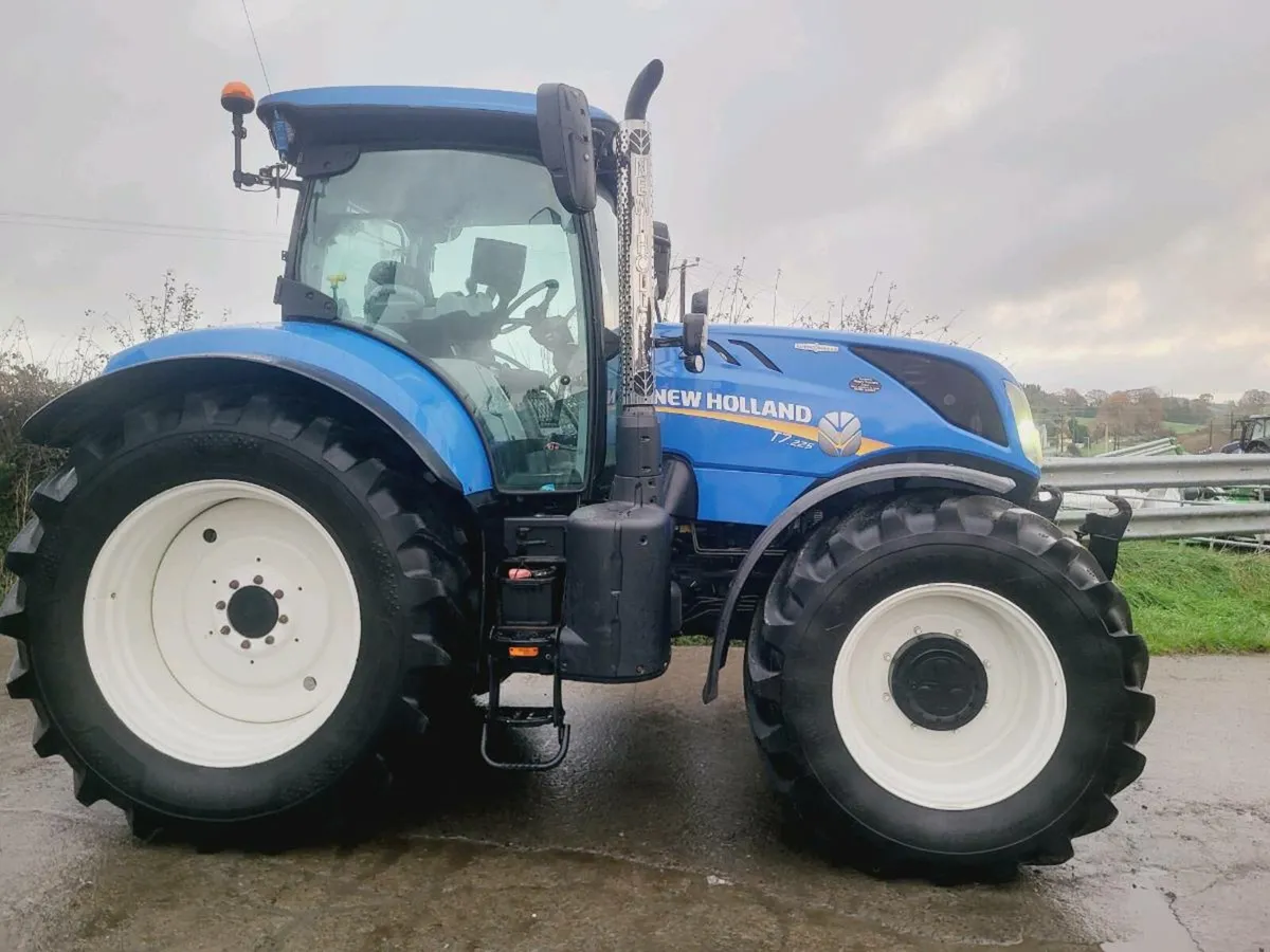 New Holland T7225 - Image 1