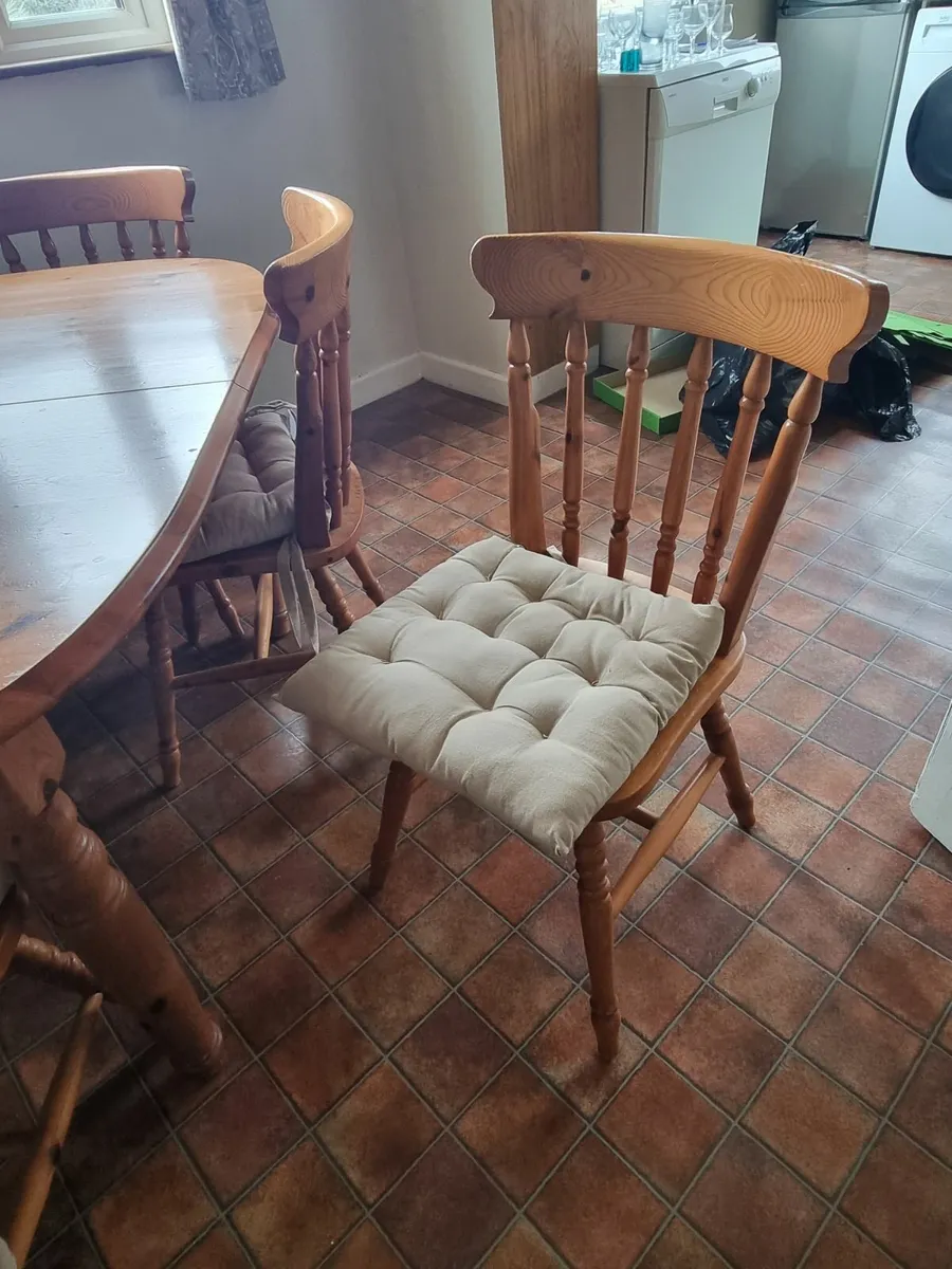 Pine Kitchen Table and 6 chairs - Image 2