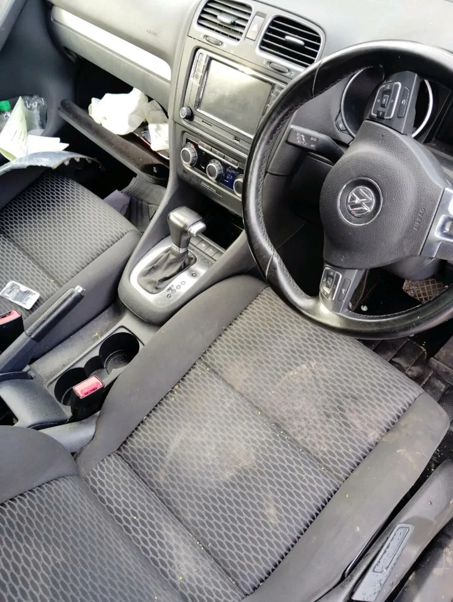 Breaking vw golf 2010 petrol automatic - Image 4