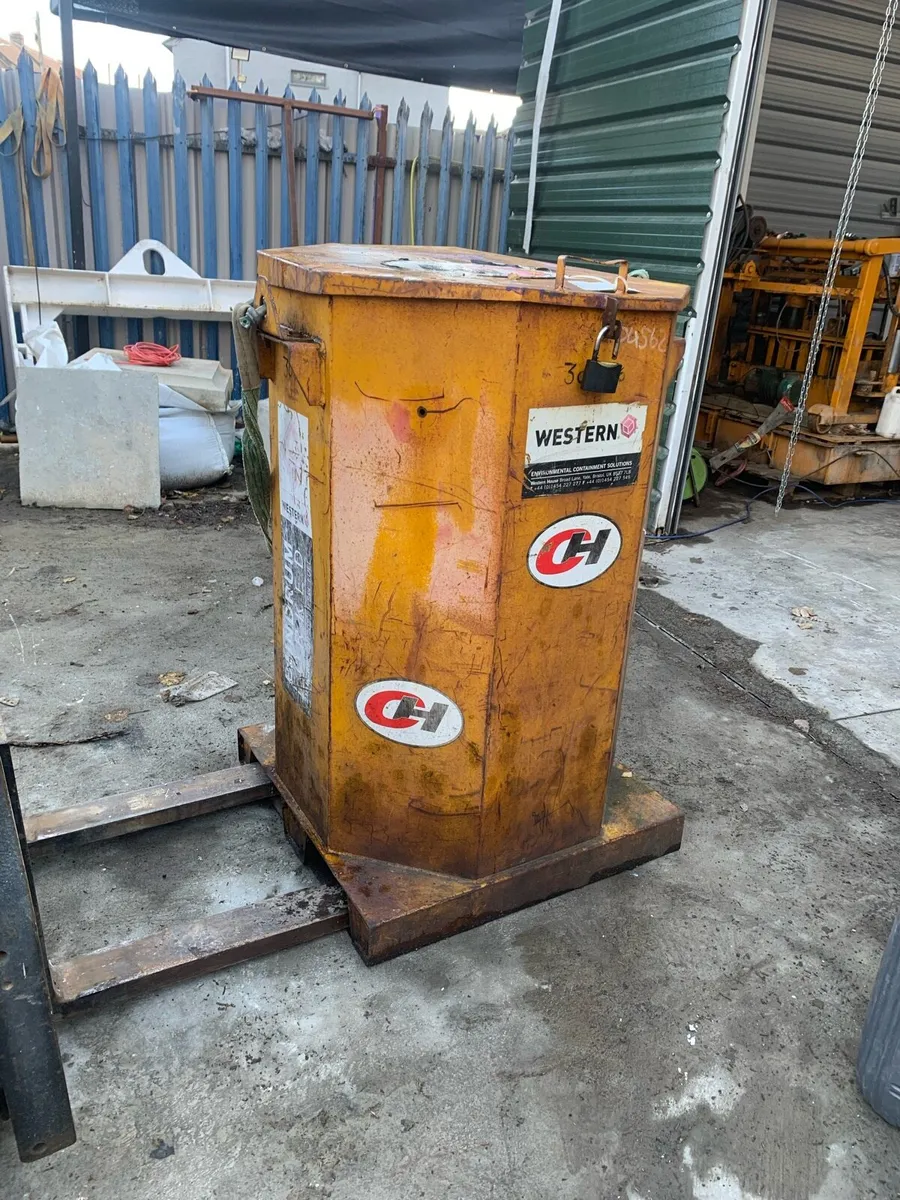 220 L Fuel Bowser - Image 1