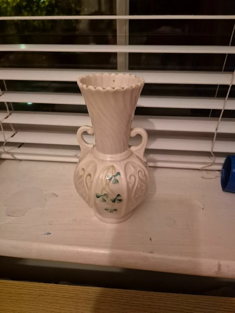 Belleek porcelain vases - Image 1