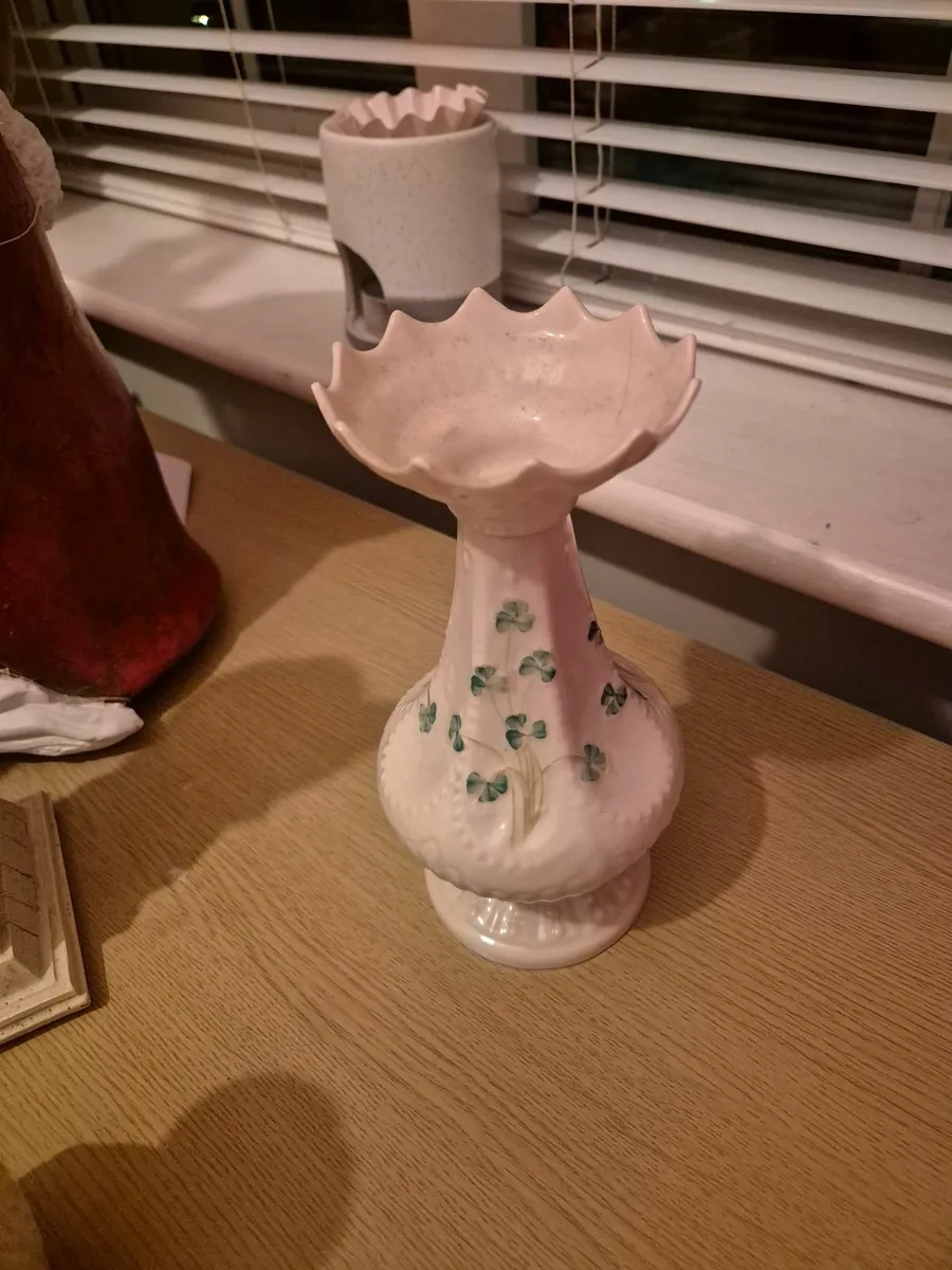 Belleek porcelain vases - Image 2