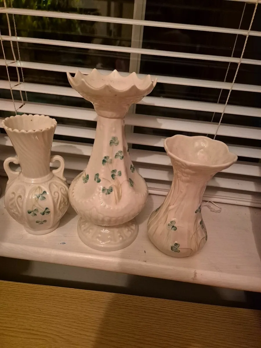 Belleek porcelain vases - Image 3
