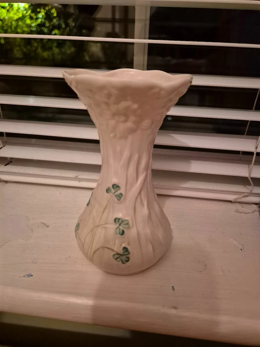 Belleek porcelain vases - Image 4