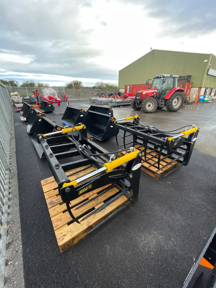 Rossmore 5ft  tine grabs